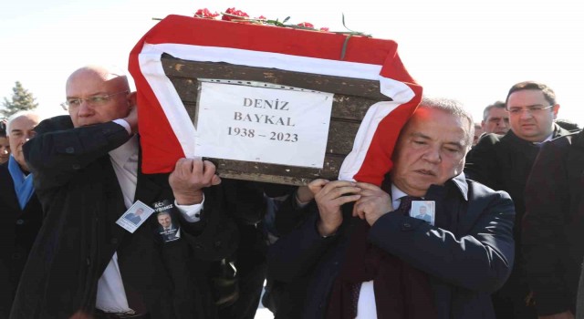 Deniz Baykal son yolculuğuna uğurlandı