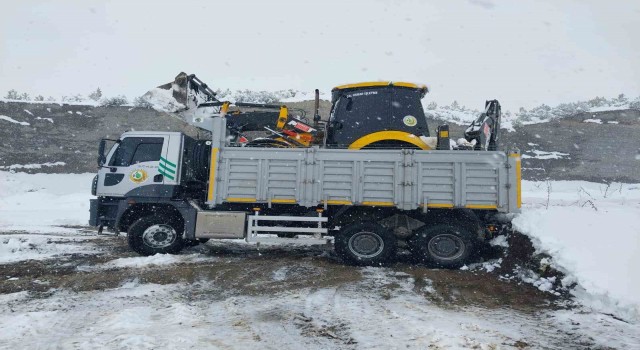 Denizli Bölge Müdürlüğü, deprem bölgesine personel ve iş makineleri gönderdi