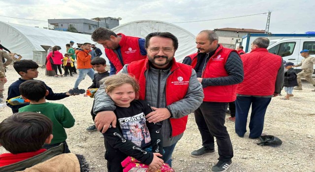 Denizli MHP deprem bölgesine çıkarma yaptı