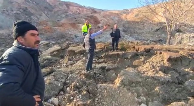 Deprem bölgesi Malatyada heyelan, bir mezrayı yuttu