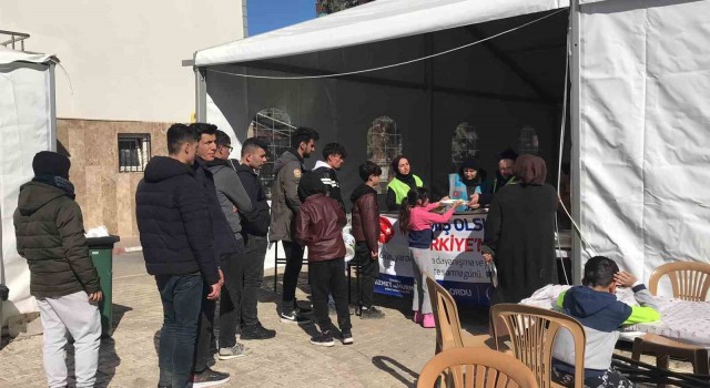 Deprem bölgesinde 24 saat sıcak yemek ikramı