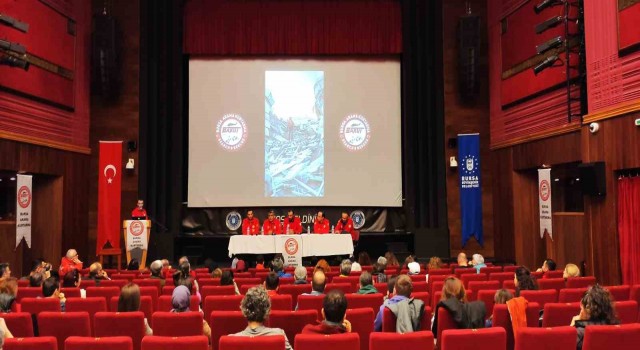 Deprem bölgesinde görev yapan kurtarma ekipleri yaşadıklarını anlattı