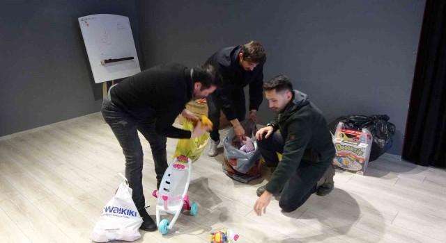 Deprem bölgesindeki çocuklara oyuncak gönderildi
