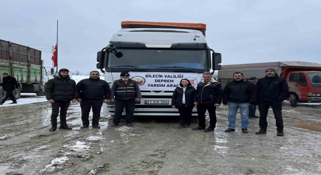 Deprem bölgesindeki sokak ve besi hayvanların yem ihtiyacı da unutulmadı