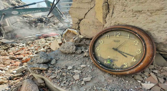 Deprem bölgesinden Bursaya dönen ekipten çarpıcı fotoğraflar