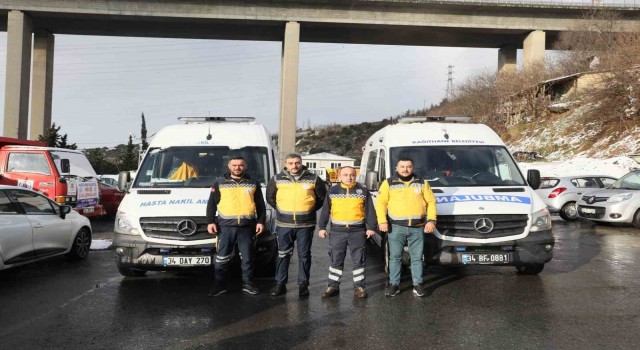 Deprem bölgesine ambulans ve sağlık ekibi sevk edildi