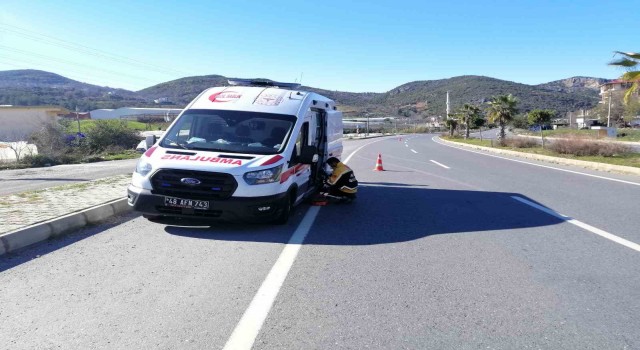 Deprem bölgesine giden ambulans Gazipaşada kaza yaptı