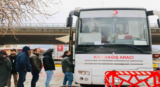 Deprem bölgesine kan bağışı