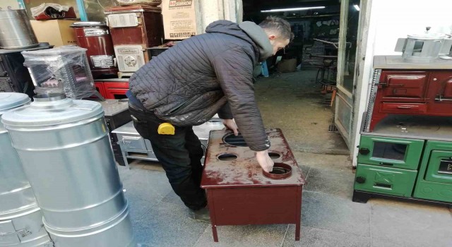 Deprem bölgesine soba yollayan vatandaşlar esnafı yoğunlaştırdı