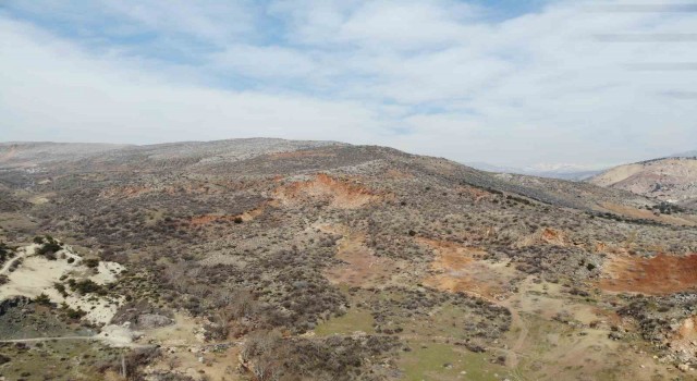 Deprem dağları yerinden oynattı
