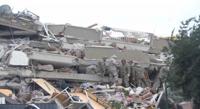 Deprem İskenderunda büyük yıkıma yol açtı