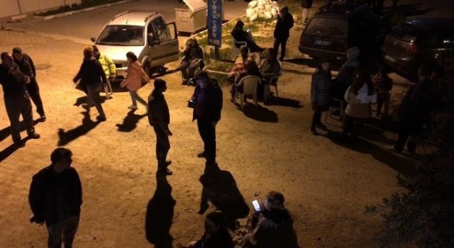 Deprem Mersinde kuvvetli hissedildi, vatandaşlar panikle sokağa çıktı