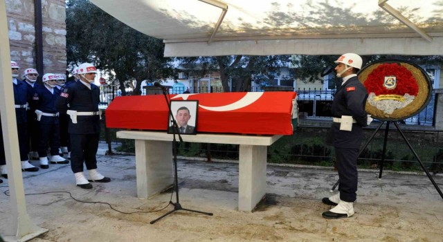 Deprem şehidine son görev
