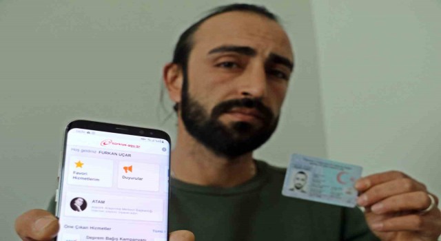 Depremde ailesini kaybedip kayıtlara ölü olarak geçmişti, adeta yeniden doğdu