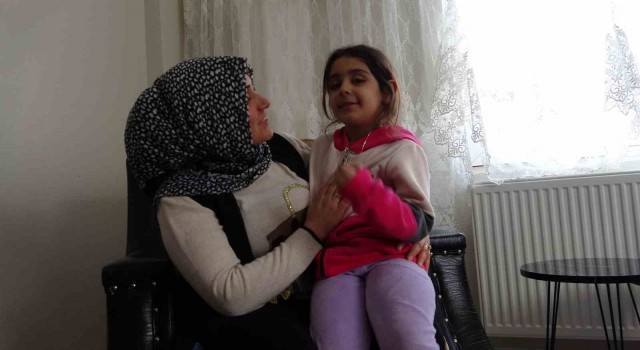 Depremde annesini kaybeden 6 yaşındaki Nazın teyzesine ‘anne diye seslenmesi yürekleri sızlattı