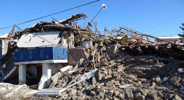 Depremde enkaza dönen Örende 11 kişi hayatını kaybetti