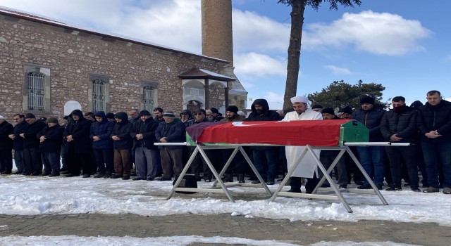 Depremde hayatını kaybeden 26 yaşındaki öğretmen toprağa verildi