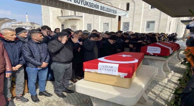 Depremde hayatını kaybeden Cemal Kütahya ve oğlu Çınara acı veda