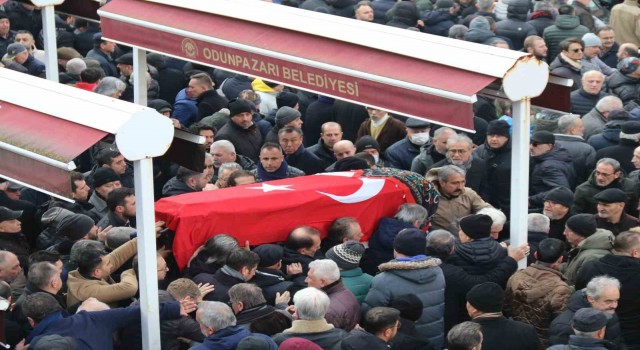 Depremde hayatını kaybeden genç icra müdürü Eskişehir'de toprağa verildi