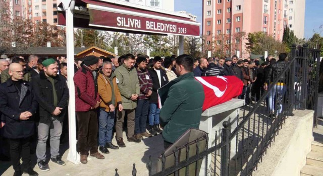 Depremde hayatını kaybeden Gökhan öğretmen Silivride toprağa verildi