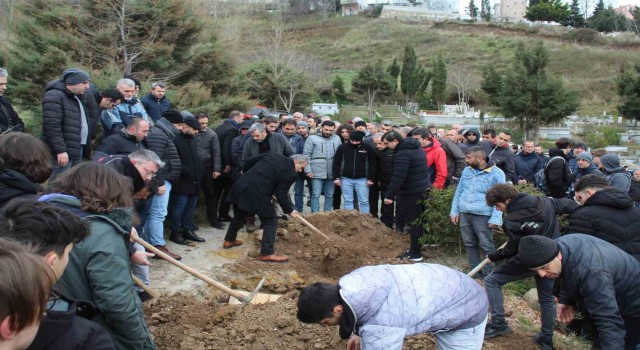 Depremde hayatını kaybeden lise öğrencisi Sinopta toprağa verildi