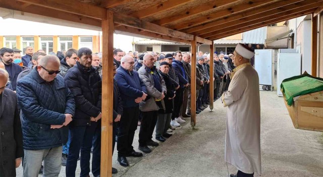 Depremde hayatını kaybeden öğretmen Karabükte defnedildi
