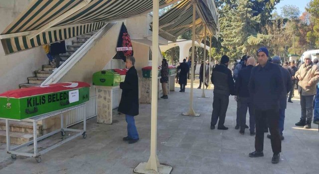 Depremde hayatını kaybeden Özel Harekat polisinin ailesi Kiliste defnedildi