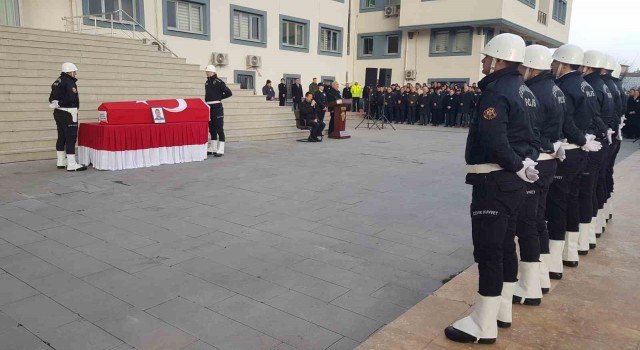 Depremde hayatını kaybeden polis memuru, eşinin yanına defnedildi