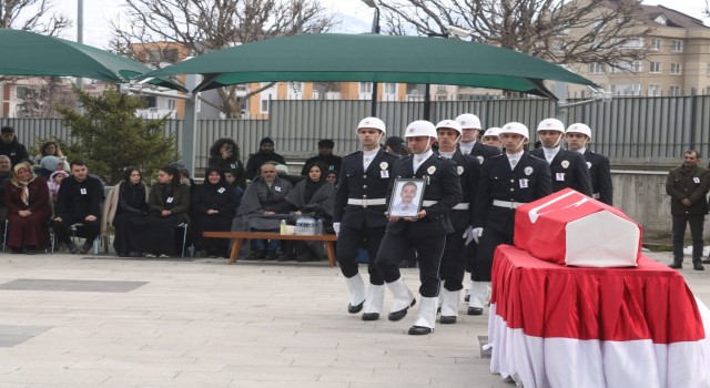 Depremde hayatını kaybeden polis memuru son yolculuğuna uğurlandı