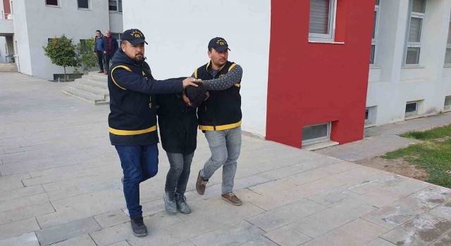 Depremde hayatını kaybeden şahsı soyan zanlı Adanada yakalandı