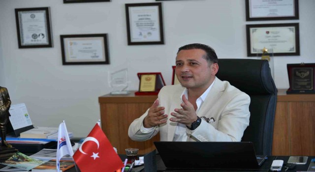 Depremden etkilenen çocukların beden dili ve mimikleri iyi gözlenmeli