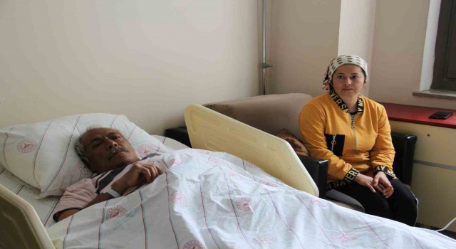 Depremden sağ kurtulan kadın: Şiddetli deprem bizi yataktan attı