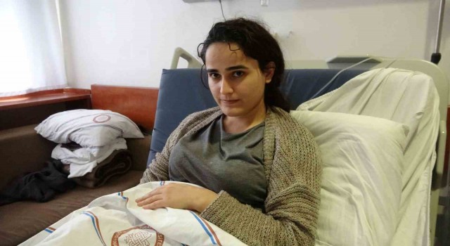 Depremden yaralı kurtulan Zeynep Aslan: “Her yer yerle bir oldu, bizde öyle olduk”