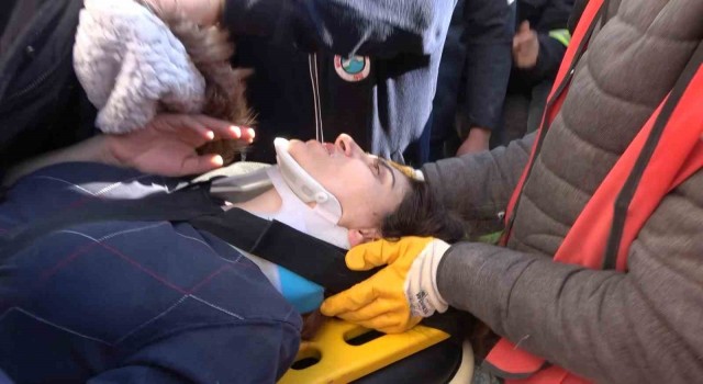Depremin 83. saatinde enkazın altından sağ çıkarıldı: Size kahve yapacağım