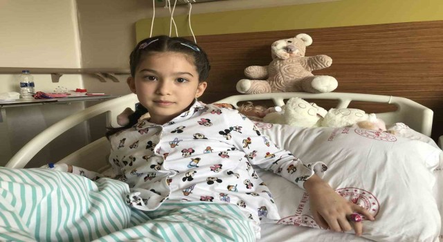 Depremin simge ismi minik Yağmur, “Artık üşümüyorum aksine terliyorum”