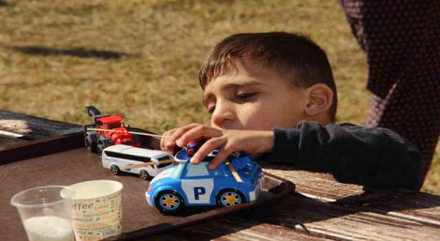 Depremzede aileler Afyonkarahisardaki geçici yuvalarına yerleştirildi