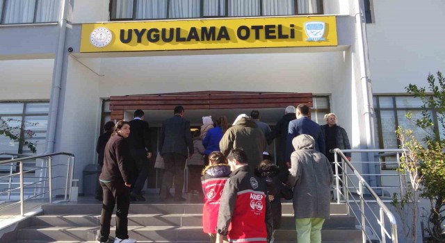 Depremzede aileler Marmariste ağırlanmaya başlandı