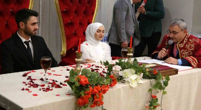 Depremzede çifte Kütahyada nikah sürprizi
