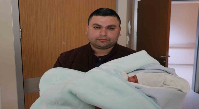 Depremzede çiftin ilk çocuğu Ereğlide dünyaya geldi