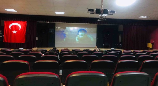 Depremzede çocuklar için film etkinliği düzenlendi