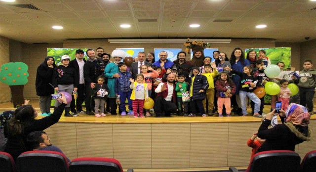 Depremzede çocuklar Nasreddin Hoca ve Keloğlanla güldü