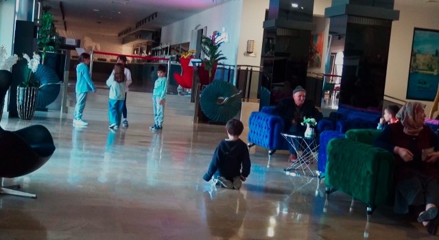Depremzede çocukların Antalyadaki mutluluğu