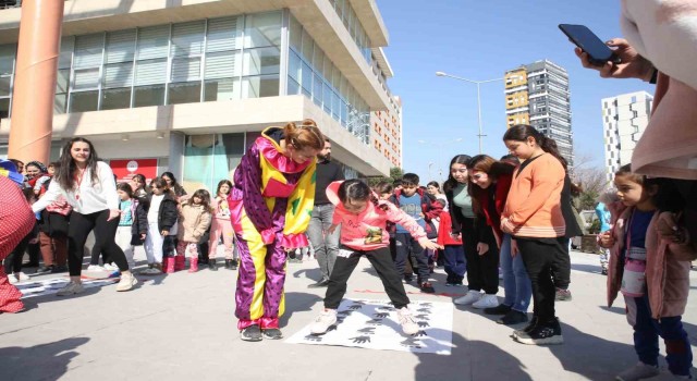Depremzede çocukların psikolojisi oyunlarla düzeltilmeye çalışılıyor