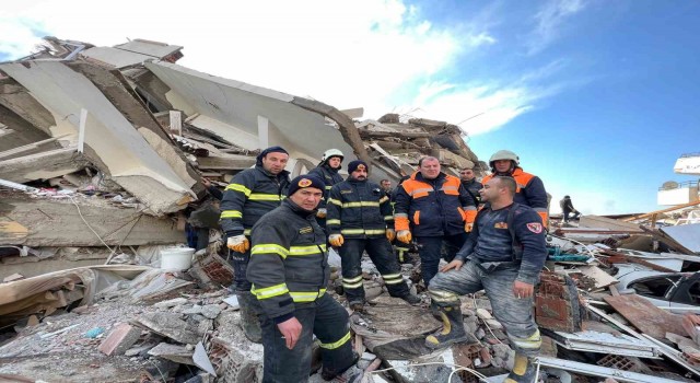 Depremzede Elifin kurtarıcıları Burdura döndü