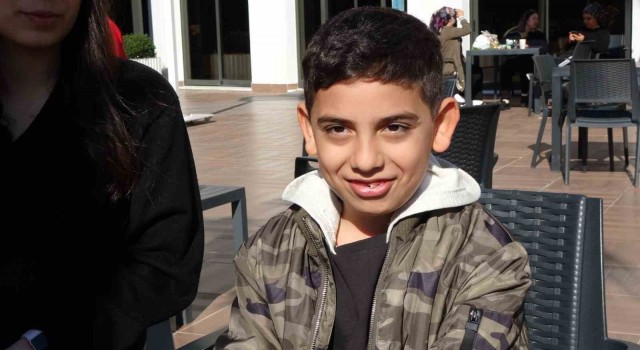 Depremzede Fatihten enkaz altında hayat kurtaracak bileklik tasarımı