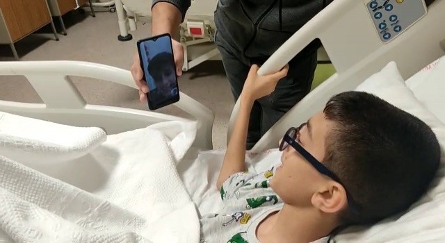 Depremzede Mahmut, Arda Güler ile görüştü: Sen iyi ol, top da oynarız