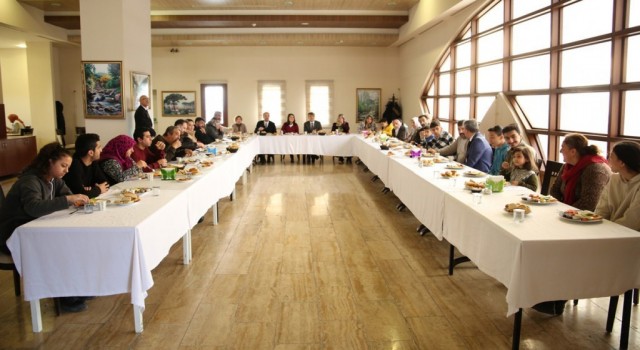 Depremzede öğrenciler ve aileleri DPÜ konukevinde ağırlanıyor