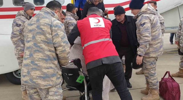 Depremzedeler, 11inci Hava Üs Komutanlığında ağırlanıyor
