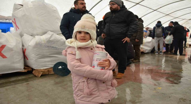 Depremzedeler için Sındırgı tek yürek oldu