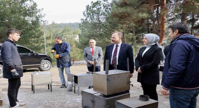 Depremzedeler için soba üretiyorlar